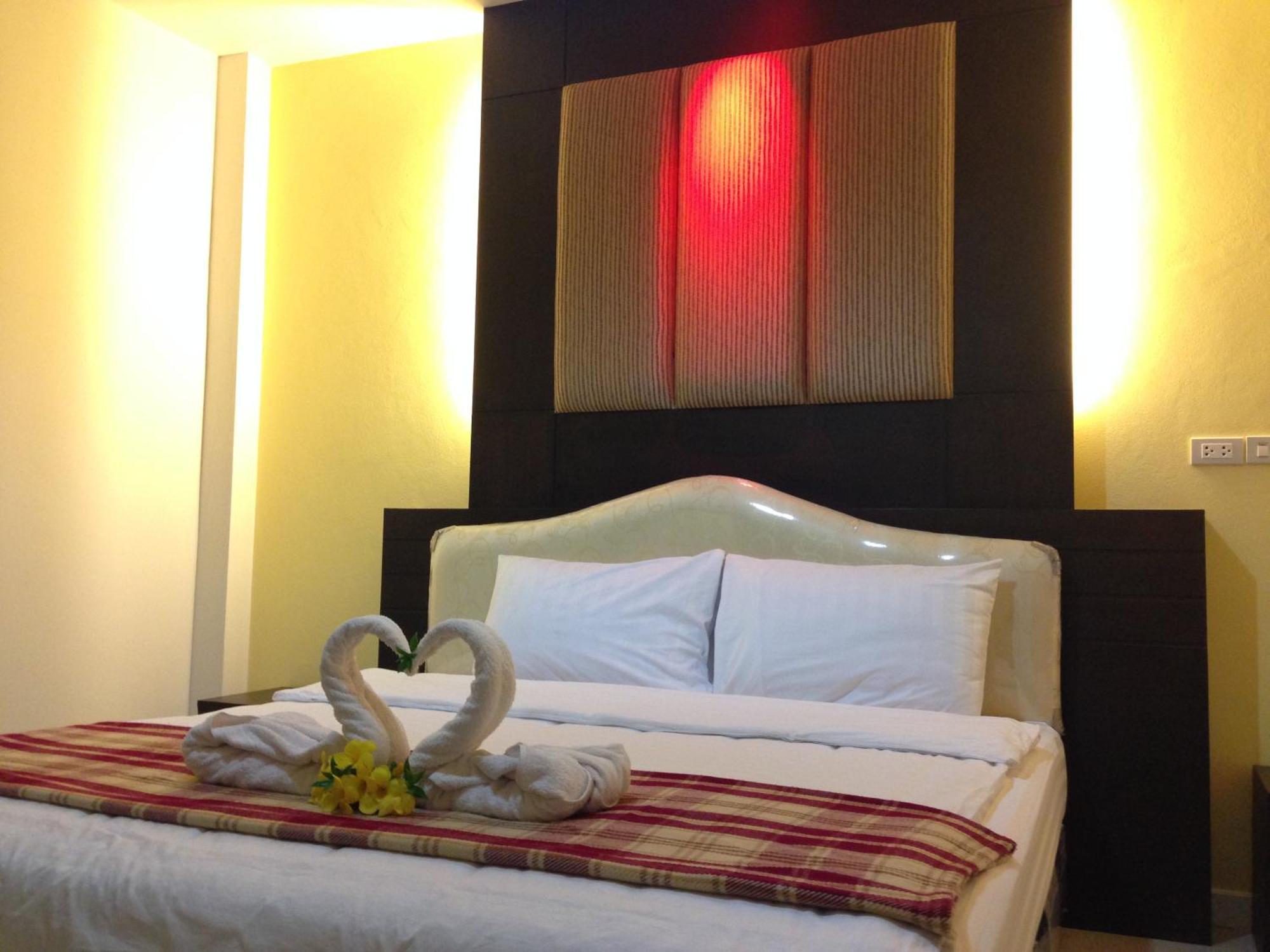 Saabpaiboon Grand Resort Ban Talat Стая снимка