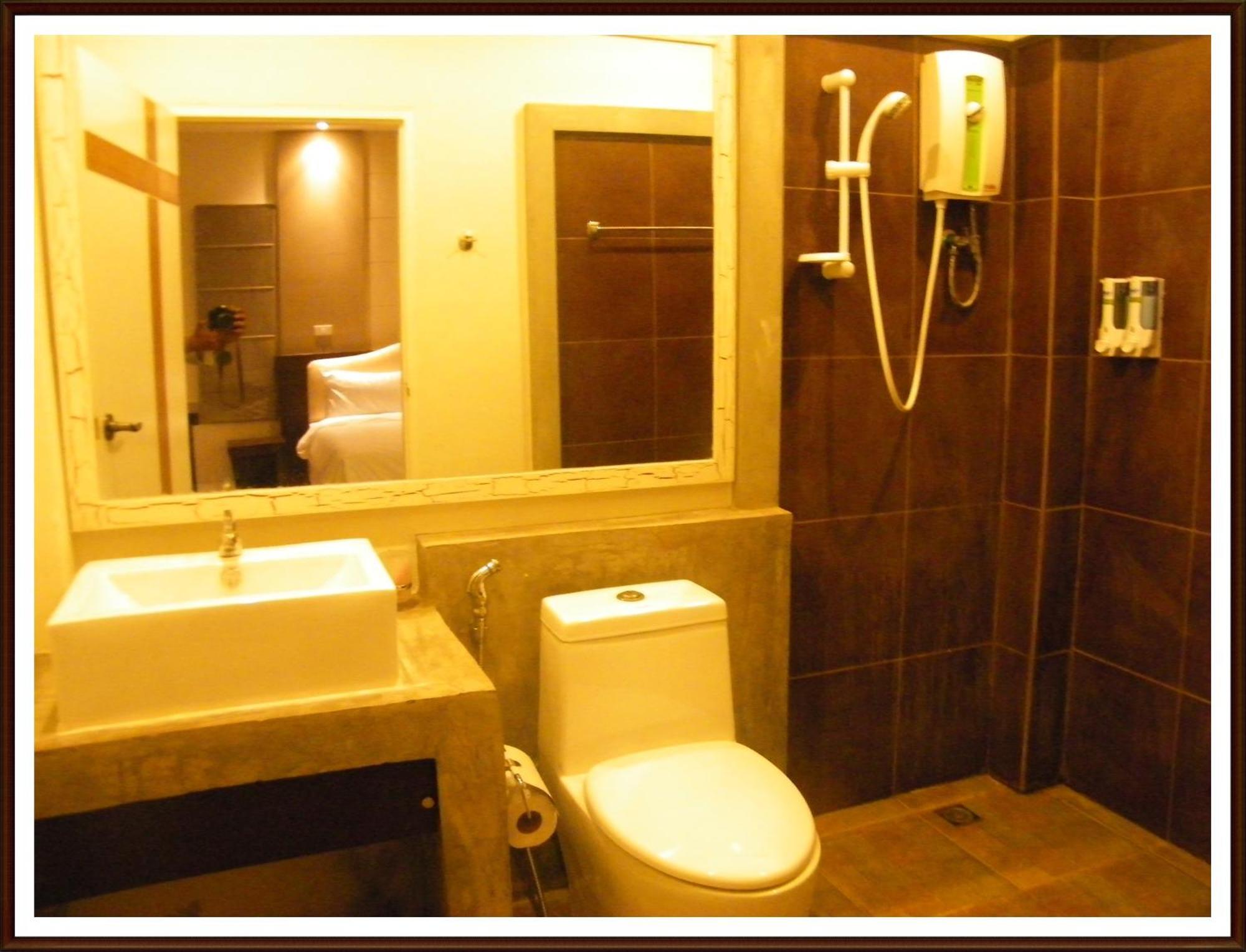 Saabpaiboon Grand Resort Ban Talat Стая снимка