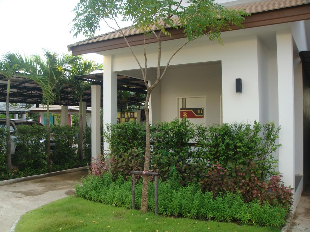 Saabpaiboon Grand Resort Ban Talat Стая снимка